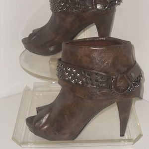 BRECKELLES BROWN PEEP TOE ANKLE BOOTS SIZE 8